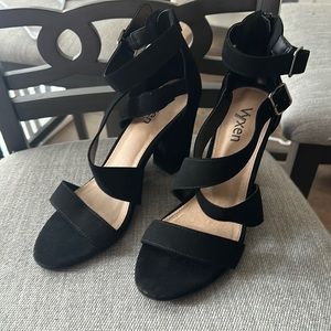 Sexy black vixen heals